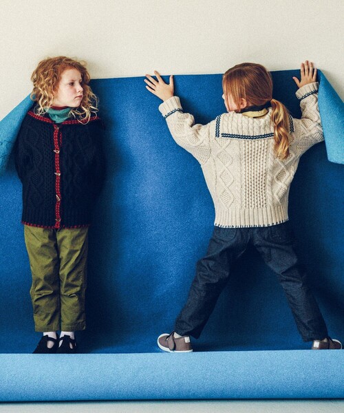 こども ビームス（コドモビームス）の「こども ビームス / ケーブル編み ニットカーディガン 2024（100～150cm）（カーディガン/ボレロ・キッズ・オフホワイト/ネイビー・M（120-130）/L(140-150)/S(100-110)）」の3枚目の写真