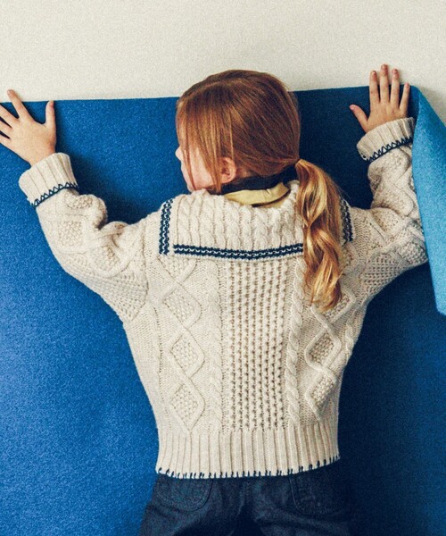 こども ビームス（コドモビームス）の「こども ビームス / ケーブル編み ニットカーディガン 2024（100～150cm）（カーディガン/ボレロ・キッズ・オフホワイト/ネイビー・M（120-130）/L(140-150)/S(100-110)）」の4枚目の写真