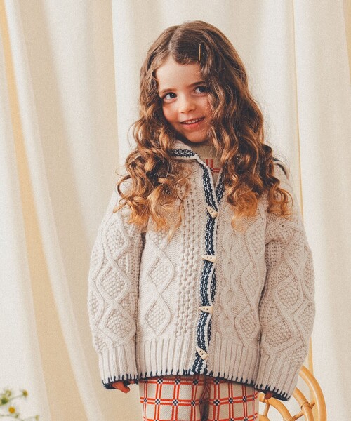こども ビームス（コドモビームス）の「こども ビームス / ケーブル編み ニットカーディガン 2024（100～150cm）（カーディガン/ボレロ・キッズ・オフホワイト/ネイビー・M（120-130）/L(140-150)/S(100-110)）」の6枚目の写真