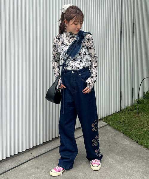 HELLO.SANFRANCISCO(ハローサンフランシスコ)の「【HELLO.SANFRANCISCO/ハローサンフランシスコ】フロッキーフラワーシアータートルトップス(Tシャツ/カットソー・レディース・ピンク/ホワイト/ブルー・ONE SIZE)」の9枚目の写真