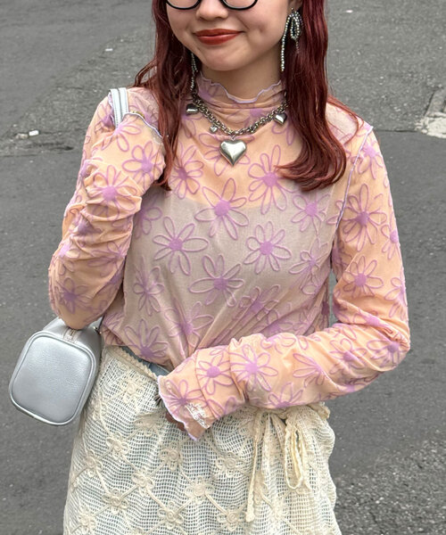 HELLO.SANFRANCISCO(ハローサンフランシスコ)の「【HELLO.SANFRANCISCO/ハローサンフランシスコ】フロッキーフラワーシアータートルトップス(Tシャツ/カットソー・レディース・ピンク/ホワイト/ブルー・ONE SIZE)」の10枚目の写真