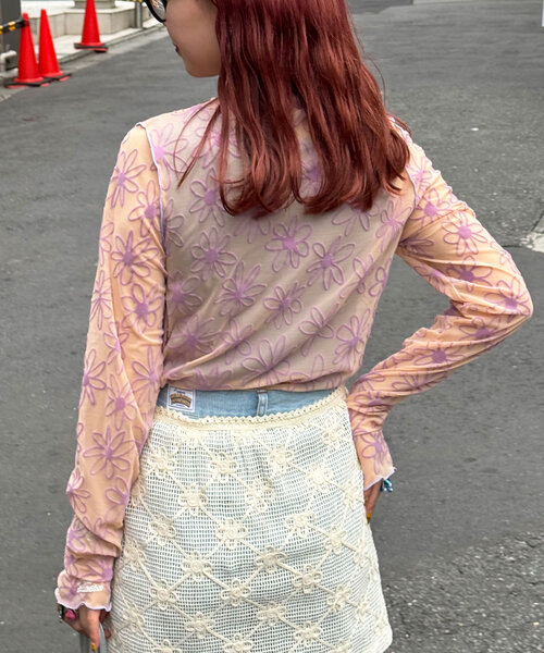 HELLO.SANFRANCISCO(ハローサンフランシスコ)の「【HELLO.SANFRANCISCO/ハローサンフランシスコ】フロッキーフラワーシアータートルトップス(Tシャツ/カットソー・レディース・ピンク/ホワイト/ブルー・ONE SIZE)」の12枚目の写真