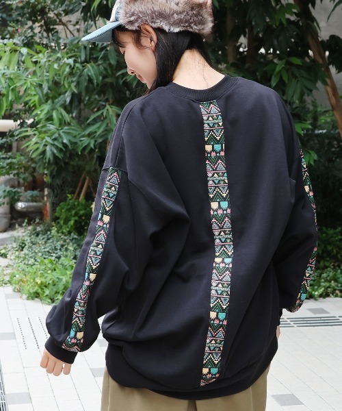 チチカカ（チチカカ）の「ポカクルーネックプルオーバー（スウェット・レディース・ブラック/パープル/マスタード・FREE）」の2枚目の写真