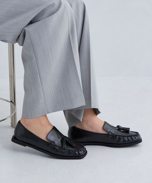 green label relaxing（グリーンレーベルリラクシング）の「スクエアタッセル フラットローファー / フラットシューズ -撥水-（ローファー・レディース・ダークブラウン/その他1/ブラック・23.5cm/23cm/24.5cm/24cm/25cm/22.5cm）」の4枚目の写真