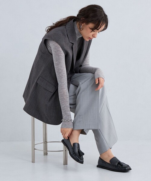 green label relaxing（グリーンレーベルリラクシング）の「スクエアタッセル フラットローファー / フラットシューズ -撥水-（ローファー・レディース・ダークブラウン/その他1/ブラック・23.5cm/23cm/24.5cm/24cm/25cm/22.5cm）」の5枚目の写真