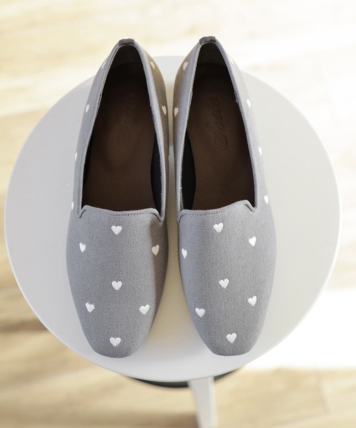 SESTO（セスト）の「ハート刺繍ローファーパンプス（ローファー・レディース・ブラック/ブラック系その他/グレー/アイボリー・22.5cm/23.0cm/23.5cm/24.0cm/24.5cm/25.0cm）」の4枚目の写真