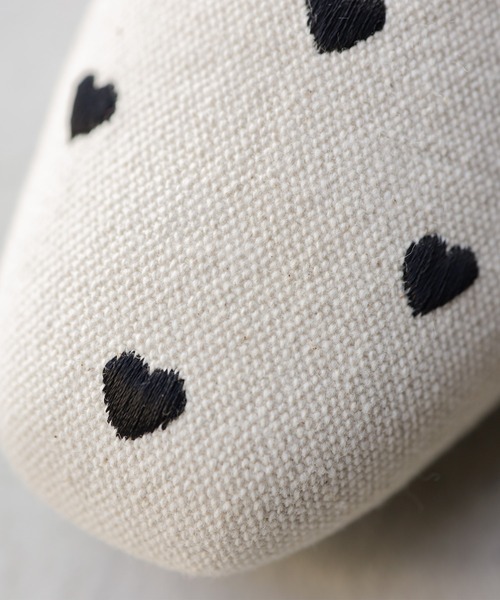 SESTO（セスト）の「ハート刺繍ローファーパンプス（ローファー・レディース・ブラック/ブラック系その他/グレー/アイボリー・22.5cm/23.0cm/23.5cm/24.0cm/24.5cm/25.0cm）」の9枚目の写真