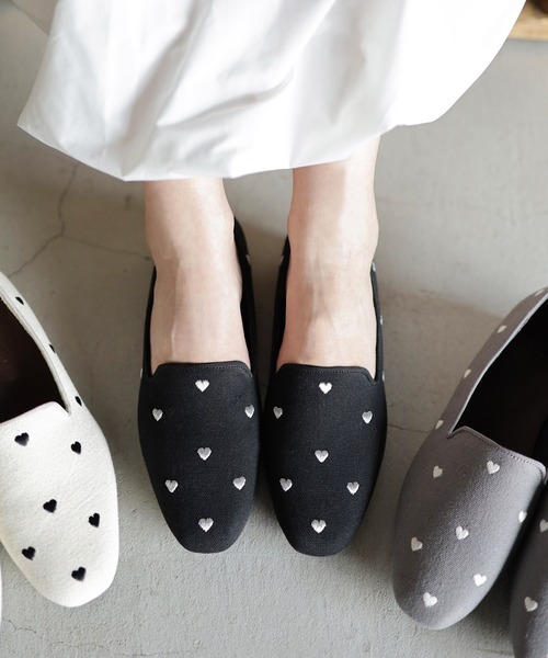 SESTO（セスト）の「ハート刺繍ローファーパンプス（ローファー・レディース・ブラック/ブラック系その他/グレー/アイボリー・22.5cm/23.0cm/23.5cm/24.0cm/24.5cm/25.0cm）」の15枚目の写真