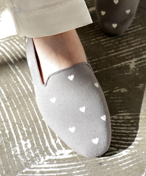 SESTO（セスト）の「ハート刺繍ローファーパンプス（ローファー・レディース・ブラック/ブラック系その他/グレー/アイボリー・22.5cm/23.0cm/23.5cm/24.0cm/24.5cm/25.0cm）」の20枚目の写真