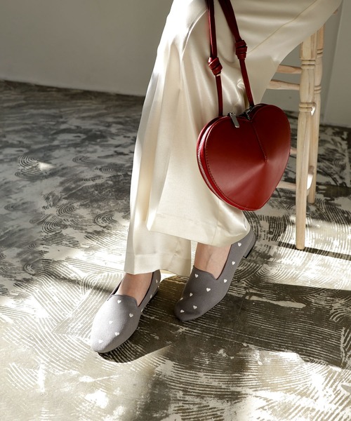 SESTO（セスト）の「ハート刺繍ローファーパンプス（ローファー・レディース・ブラック/ブラック系その他/グレー/アイボリー・22.5cm/23.0cm/23.5cm/24.0cm/24.5cm/25.0cm）」の21枚目の写真