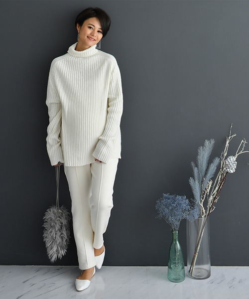 CHOCOA（チョコア）の「裏起毛ラクラク美脚パンツ（マタニティウェア/グッズ・レディース・ホワイト/ブラック/チャコール・FREE）」の4枚目の写真