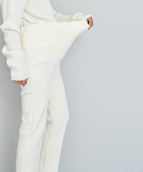 CHOCOA（チョコア）の「裏起毛ラクラク美脚パンツ（マタニティウェア/グッズ・レディース・ホワイト/ブラック/チャコール・FREE）」の7枚目の写真