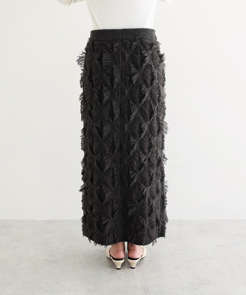 andme(アンドミー)の「カットフリンジニットタイトスカート(スカート・レディース・ブラック/アイボリー/グレー・M)」の4枚目の写真