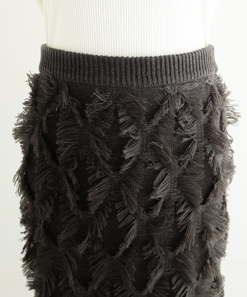 andme(アンドミー)の「カットフリンジニットタイトスカート(スカート・レディース・ブラック/アイボリー/グレー・M)」の5枚目の写真