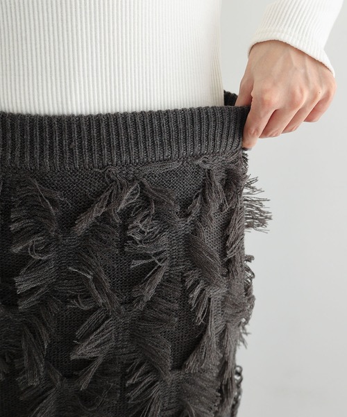 andme(アンドミー)の「カットフリンジニットタイトスカート(スカート・レディース・ブラック/アイボリー/グレー・M)」の6枚目の写真