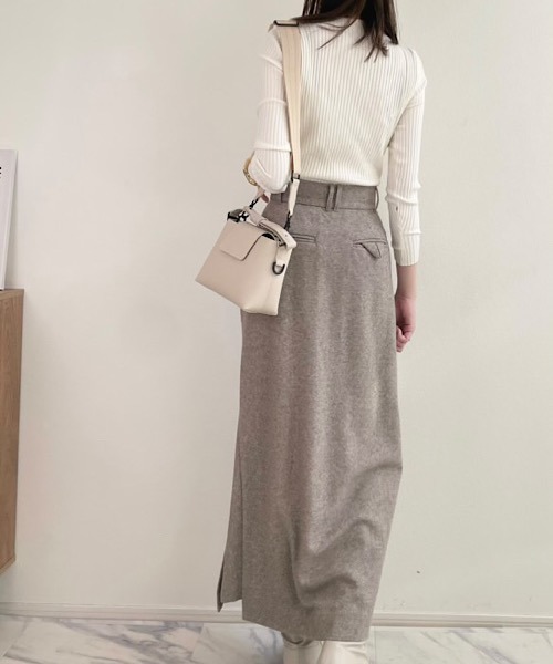H.TOKYO(エイチトウキョウ)の「H.TOKYO × mimi / ハートネック セーター/ニット(ニット/セーター・レディース・モカ/ブラック/ホワイト/ベージュ・FREE)」の6枚目の写真