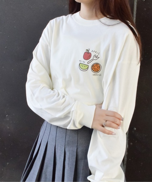 spiritoso(スピリトーゾ)の「【spiritoso】フルーツプリントTシャツ(CP)(Tシャツ/カットソー・レディース・サーモンピンク/オフホワイト・F)」の4枚目の写真