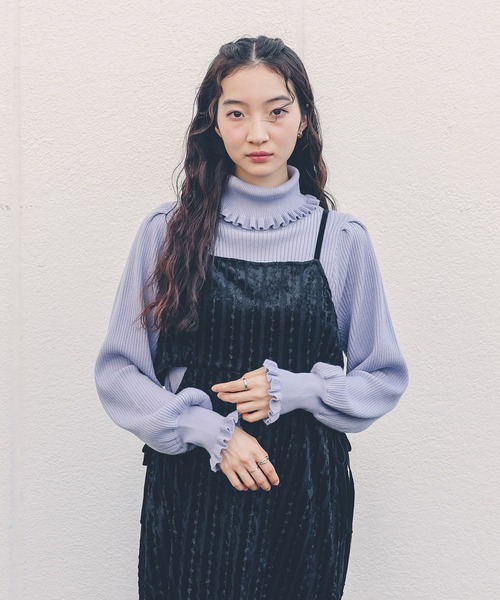 somari imagination（ソマリ イマジネーション）の「『フリルタートルネックニットプルオーバー』（ニット/セーター・レディース・ブラック/アイボリー/ブルー/ボルドー・2/1）」の7枚目の写真