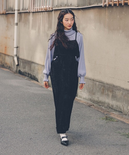 somari imagination（ソマリ イマジネーション）の「『フリルタートルネックニットプルオーバー』（ニット/セーター・レディース・ブラック/アイボリー/ブルー/ボルドー・2/1）」の9枚目の写真