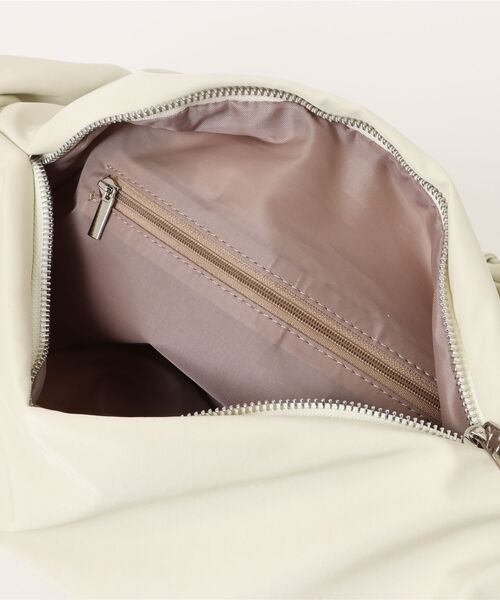 OUTDOOR PRODUCTS（アウトドアプロダクツ）の「【OUTDOOR PRODUCTS】リボンハンドルバッグ（ショルダーバッグ・メンズ・ブラック/アイボリー/ベージュ・FREE）」の7枚目の写真