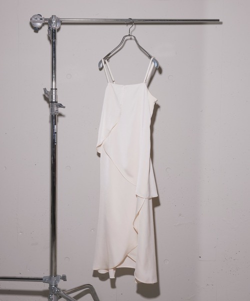 MAISON BREEZE reveur(メゾンブリーズレヴール)の「【MAISON BREEZE reveur】petal camisole dress one-piece(ワンピース・レディース・ブラック/グレイッシュベージュ/オフホワイト/レッド・FREE)」の20枚目の写真