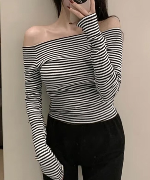 ALTROSE(アルトローズ)の「オフショルデザイン ボーダー カットソー 韓国 シンプル(Tシャツ/カットソー・レディース・グレー/ブラック・FREE)」の10枚目の写真
