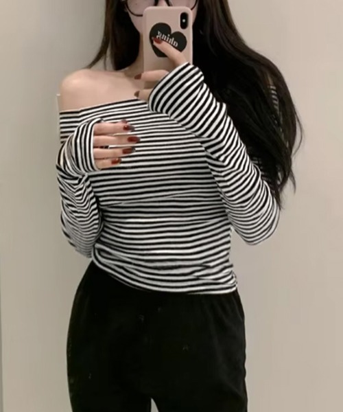 ALTROSE(アルトローズ)の「オフショルデザイン ボーダー カットソー 韓国 シンプル(Tシャツ/カットソー・レディース・グレー/ブラック・FREE)」の11枚目の写真