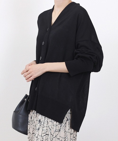 Aletta vita（アレッタビータ）の「UV加工リネンライクVネックカーディガン（カーディガン/ボレロ・レディース・オフホワイト/ブラック/ライトグレー/ライム・FREE）」の3枚目の写真