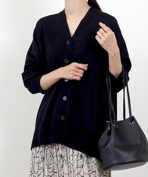 Aletta vita（アレッタビータ）の「UV加工リネンライクVネックカーディガン（カーディガン/ボレロ・レディース・オフホワイト/ブラック/ライトグレー/ライム・FREE）」の14枚目の写真