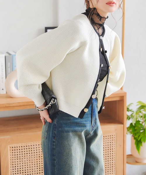 KOBE LETTUCE(コウベレタス)の「多ボタンニットカーディガン(カーディガン/ボレロ・レディース・ホワイト×ブラック/ブラック×ホワイト/サックスブルー系/ピンク系・M)」の5枚目の写真