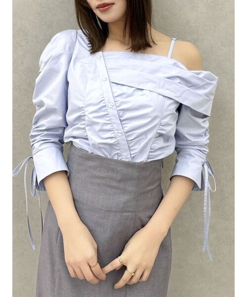 dazzlin（ダズリン）の「アシメギャザーブラウス（シャツ/ブラウス・レディース・オフホワイト/ブルー/イエロー・FREE）」の2枚目の写真