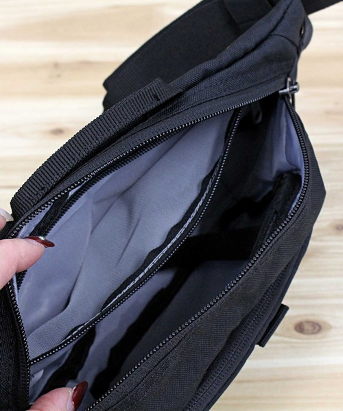 Carhartt（カーハート）の「クラシック ウエストパック Classic Waist Pack（ボディバッグ/ウエストポーチ・メンズ・カモフラージュ/ピンク/ブラウン/ブラック・O/S）」の7枚目の写真