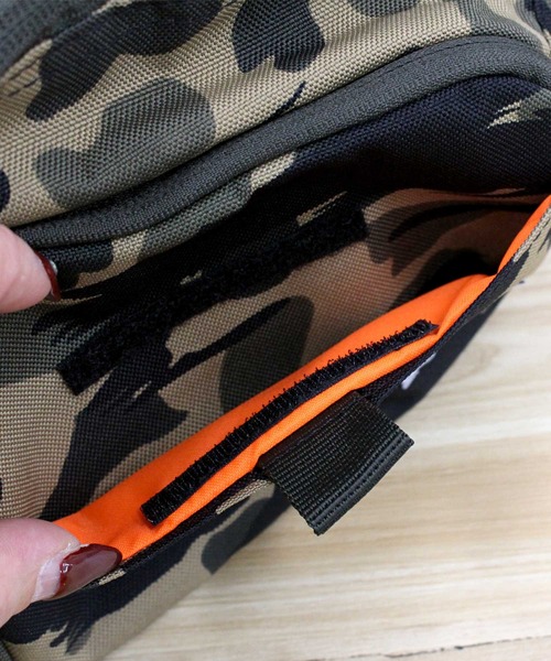 Carhartt（カーハート）の「クラシック ウエストパック Classic Waist Pack（ボディバッグ/ウエストポーチ・メンズ・カモフラージュ/ピンク/ブラウン/ブラック・O/S）」の9枚目の写真