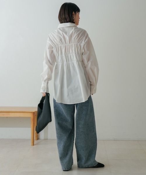 Bou Jeloud(ブージュルード)の「ギャザーデザインシャツ(シャツ/ブラウス・レディース・ブルー/ホワイト・38)」の12枚目の写真