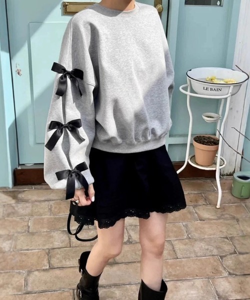 Mejoul(メジュール)の「リボンデザインスリーブスウェット(スウェット・レディース・ネイビー/グレー/ブラック・M/L)」の7枚目の写真