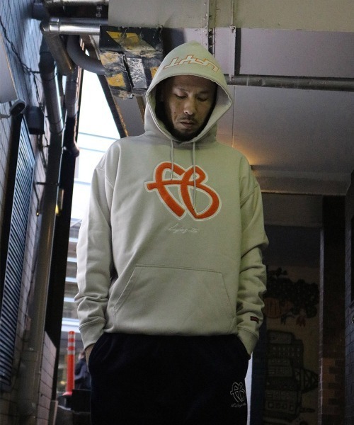 LFYT(エルエフワイティー)の「LFYT ラファイエット【Lafayette】× フブ【FUBU】- パーカー【CHENILLE PATCH HOODIE LE250502】(パーカー・メンズ・アイボリー/ブラック・LARGE/X-LARGE/MEDIUM/XX-LARGE)」の8枚目の写真