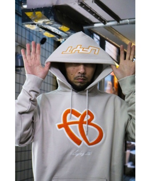 LFYT(エルエフワイティー)の「LFYT ラファイエット【Lafayette】× フブ【FUBU】- パーカー【CHENILLE PATCH HOODIE LE250502】(パーカー・メンズ・アイボリー/ブラック・LARGE/X-LARGE/MEDIUM/XX-LARGE)」の15枚目の写真