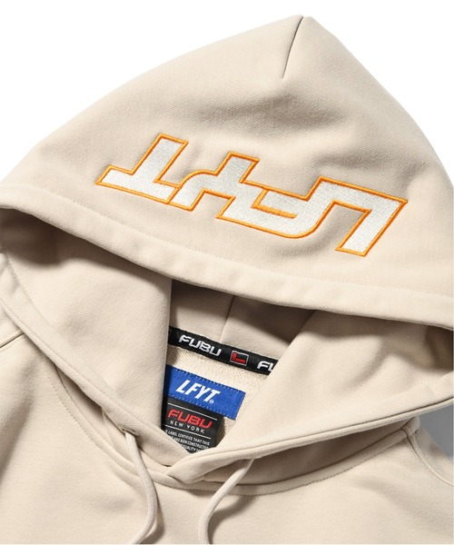 LFYT(エルエフワイティー)の「LFYT ラファイエット【Lafayette】× フブ【FUBU】- パーカー【CHENILLE PATCH HOODIE LE250502】(パーカー・メンズ・アイボリー/ブラック・LARGE/X-LARGE/MEDIUM/XX-LARGE)」の6枚目の写真