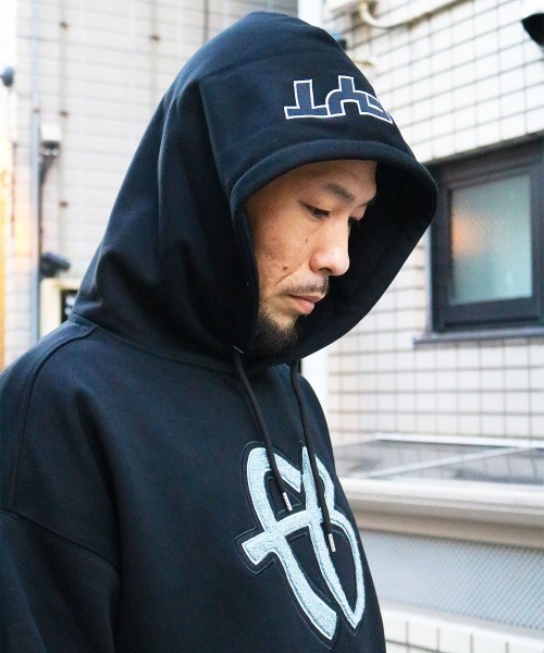 LFYT(エルエフワイティー)の「LFYT ラファイエット【Lafayette】× フブ【FUBU】- パーカー【CHENILLE PATCH HOODIE LE250502】(パーカー・メンズ・アイボリー/ブラック・LARGE/X-LARGE/MEDIUM/XX-LARGE)」の16枚目の写真
