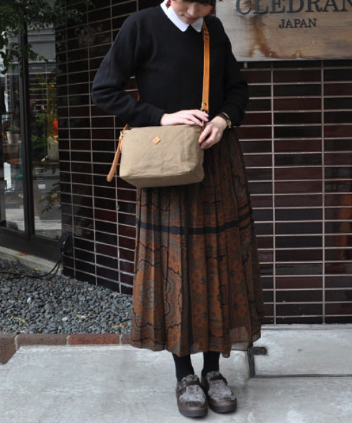CLEDRAN(クレドラン)の「【帆布×本厚ヌメ】CL2039 INNO 2WAY SHOULDER M(ショルダーバッグ・レディース・グリーン/ベージュ/ブラック・FREE)」の2枚目の写真