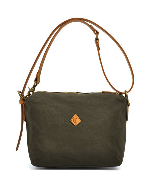 CLEDRAN(クレドラン)の「【帆布×本厚ヌメ】CL2039 INNO 2WAY SHOULDER M(ショルダーバッグ・レディース・グリーン/ベージュ/ブラック・FREE)」の3枚目の写真