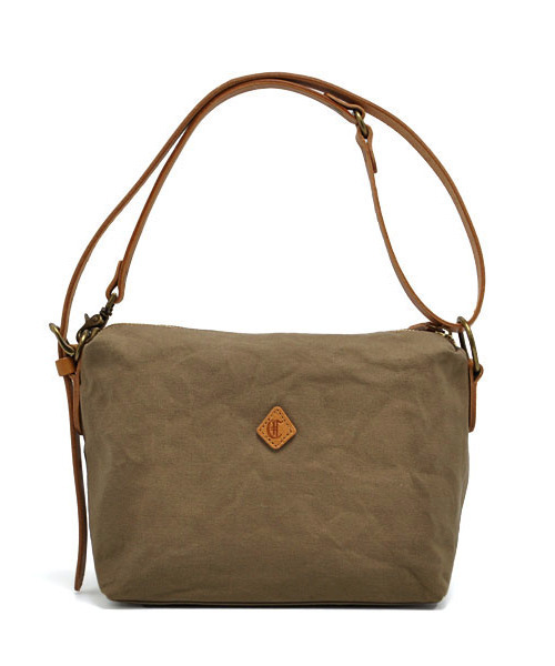 CLEDRAN(クレドラン)の「【帆布×本厚ヌメ】CL2039 INNO 2WAY SHOULDER M(ショルダーバッグ・レディース・グリーン/ベージュ/ブラック・FREE)」の4枚目の写真