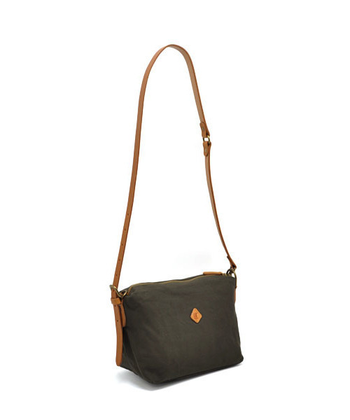 CLEDRAN(クレドラン)の「【帆布×本厚ヌメ】CL2039 INNO 2WAY SHOULDER M(ショルダーバッグ・レディース・グリーン/ベージュ/ブラック・FREE)」の5枚目の写真