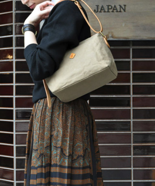 CLEDRAN(クレドラン)の「【帆布×本厚ヌメ】CL2039 INNO 2WAY SHOULDER M(ショルダーバッグ・レディース・グリーン/ベージュ/ブラック・FREE)」の13枚目の写真