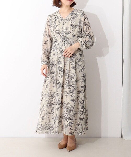 MICO COULIER（ミコクリエ）の「フラワープリントワンピース（ワンピース・レディース・ブラック/ベージュ・38）」の2枚目の写真