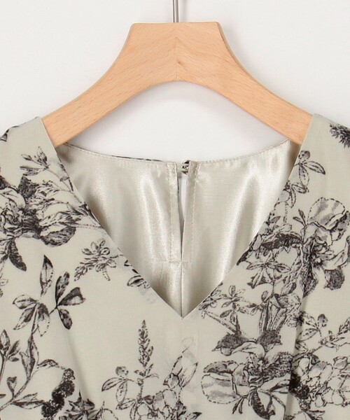 MICO COULIER（ミコクリエ）の「フラワープリントワンピース（ワンピース・レディース・ブラック/ベージュ・38）」の11枚目の写真