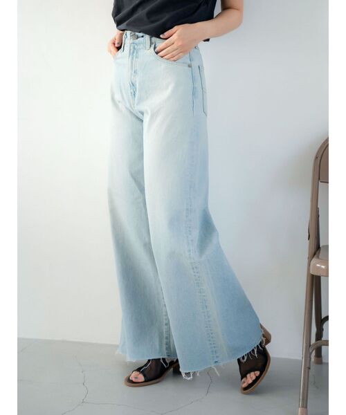 Ungrid(アングリッド)の「カットオフバギールーズデニム(デニムパンツ・レディース・ライトブルー/アイボリー・24inch/25inch/26inch)」の6枚目の写真