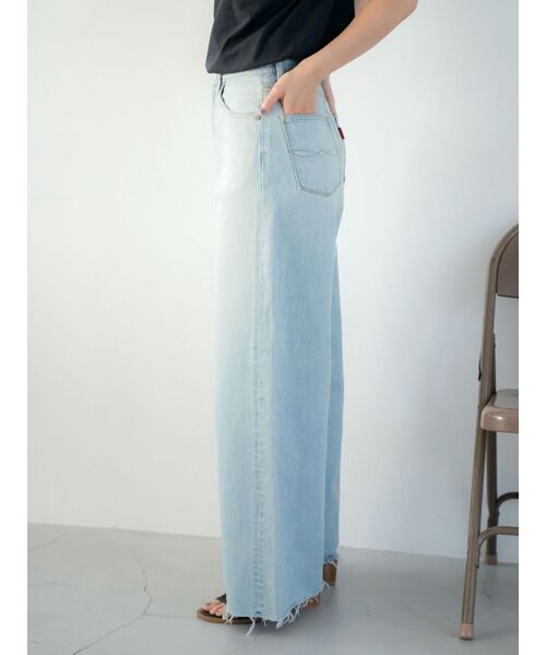 Ungrid(アングリッド)の「カットオフバギールーズデニム(デニムパンツ・レディース・ライトブルー/アイボリー・24inch/25inch/26inch)」の7枚目の写真