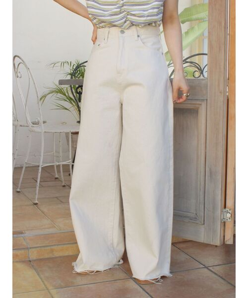 Ungrid(アングリッド)の「カットオフバギールーズデニム(デニムパンツ・レディース・ライトブルー/アイボリー・24inch/25inch/26inch)」の17枚目の写真