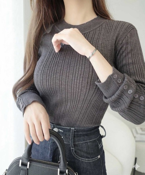 mily bilet（ミウィビレット）の「【mily bilet】大人可愛い素材とシルエット♪袖ボタン使いランダムリブニット（長袖）（ニット/セーター・レディース・ベージュ/ブラック/アイボリー/チャコールグレー・LARGE/MEDIUM/SMALL/X-LARGE）」の7枚目の写真